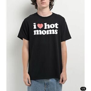 NWT  Danny Duncan I Heart Hot Mom’s Pink Tee Shirt Size Large